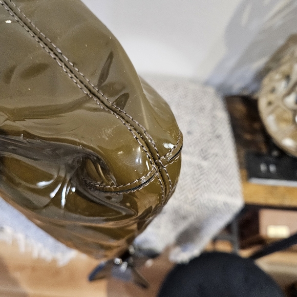 Coach Enamal 2 way shoulder bag. - Picture 11 of 16